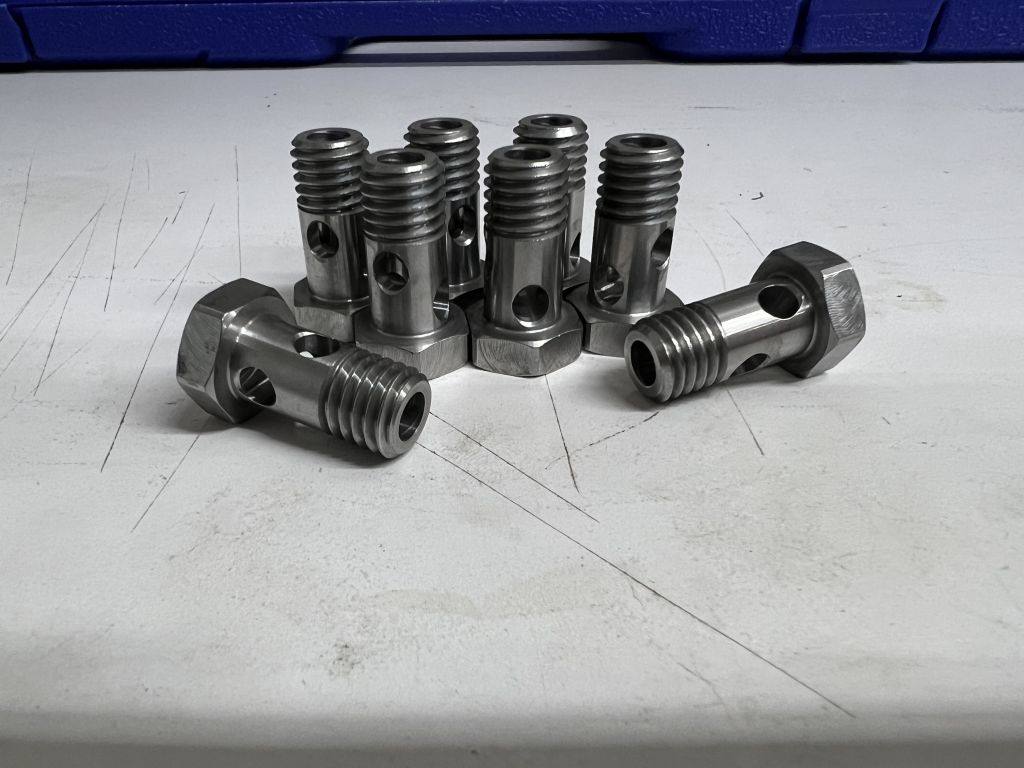 Machined steel banjo bolts